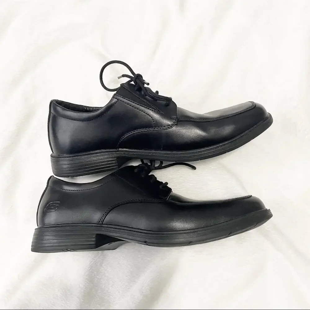 Skechers relaxed fit memory foam lace up square toe shoe size 9.5 men’s NEW